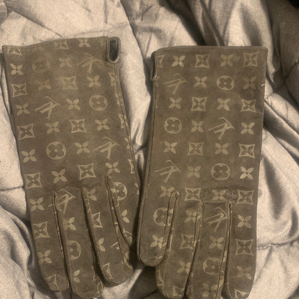 Gloves